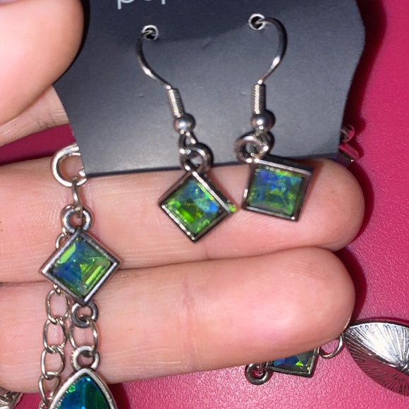 Necklace with matching earrings - Picture 3 of 3